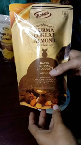 Kurma Coklat Almond by Renaco Snack cemilan chocolate Oleh Oleh Haji Umroh Khas Tangerang