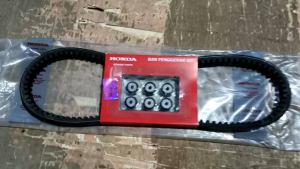 V-Belt Beat Carb Scoopy carb Beat 110 . Honda Genuine Vbelt w/ Free! FlyBalls!! Set (12.5g) . Honda Genuine CVT parts  [ 23100-KVY-BA0 ] for Motorcycle Scooter 🛵