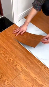 Paket 10 Pcs // Vinyl Lantai 45.7 x 15.2 cm Stiker Lantai Tebal Anti Rayap Wallpaper Lantai Motif Kayu Premium Tebal 2mm