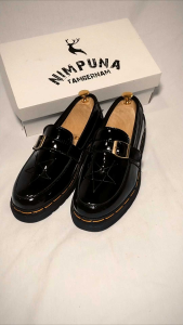 Sepatu loafers kasual formal STARS glowsy black gold