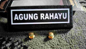 KING NAME TAG INSERT GRAFIR ATAU TIDAK TIMBUL Lis Putih