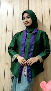 PRELOVE Kebaya Nonya Hijau Cantik Gila with Purple Sash and Gold Trim