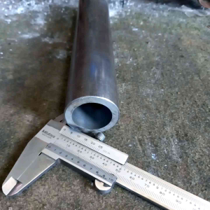 Pipa Besi Seamless OD 40mm ID 29mm Tebal 5.5mm Panjang 10cm sampai 100cm