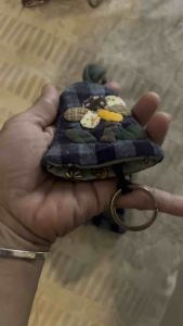 Keycover handmade quilt เซ็ต2ชิ้น(1แถม1)มีเซ็ตเดียวเท่านั้น ที่เก็บพวงกุญแจกันกระแทกทรงกระดิ่งควิลท์ดอกเดซี่โทนเหลือง งานทำมือผ้าทอญี่ปุ่นมีเพียง2ชิ้นเท่านั้น