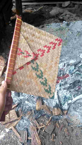 Kipas Hihid bambu / kipas tangan anyaman bambu