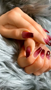 เล็บเจลสำเร็จรูป ไล่ปลายสีแดงกิตเตอร์ รหัสK112