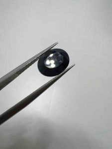 255-ĐÁ SAPHIA XANH ĐEN SẪM THÔNG ĐÈN ( THIÊN NHIÊN ) KHÔNG XỬ LÝ.