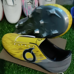 SEPATU BOLA DEWASA TERLAIS FREE+KAOS KAKI