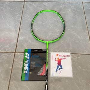 Raket Badminton Fly Power Ultra Force C3: Kualitas & Desain Optimal\\n\\n Apa itu Raket Badminton Kualitas Tinggi?\\n\\nRaket badminton kualitas tinggi merupakan alat olahraga yang dirancang untuk memaksimalkan kinerja pemain dalam permainan badminton. Raket badminton kualitas tinggi seperti Fly Power Ultra Force C3 memiliki desain ergonomis, yang memudahkan pemain untuk mengontrol raket dan menghasilkan pukulan yang akurat.\\n\\n Kinerja Optimal Raket Badminton\\n\\nRaket badminton kualitas tinggi seperti Fly Power Ultra Force C3 dirancang untuk memberikan kinerja optimal dalam setiap pukulan. Hal ini diperoleh melalui penggunaan bahan berkualitas tinggi dan teknologi terkini dalam pembuatannya. Fly Power Ultra Force C3 juga dilengkapi dengan fitur-fitur khusus yang meningkatkan kinerja raket, seperti sistem penyeimbang berat dan desain kepala raket yang ideal.\\n\\n Desain Ergonomis Raket Badminton\\n\\nDesain ergonomis pada Fly Power Ultra Force C3 memudahkan pemain untuk mengontrol raket dan menghasilkan pukulan yang akurat. Ergonomi raket badminton ditentukan oleh berbagai faktor, seperti panjang tangkai, lebar kepala raket, dan berat raket. Fly Power Ultra Force C3 dirancang dengan pertimbangan ini untuk memberikan kenyamanan maksimal bagi pemain.\\n\\n Raket Badminton untuk Pemain Profesional\\n\\nRaket badminton seperti Fly Power Ultra Force C3 dirancang khusus untuk pemain profesional yang membutuhkan kinerja optimal dalam setiap pertandingan. Fly Power Ultra Force C3 memiliki fitur-fitur khusus yang memudahkan pemain profesional untuk mengontrol raket dan menghasilkan pukulan yang akurat.\\n\\n Fitur Khusus Fly Power Ultra Force C3\\n\\nFly Power Ultra Force C3 dilengkapi dengan fitur-fitur khusus yang meningkatkan kinerja raket, seperti sistem penyeimbang berat dan desain kepala raket yang ideal. Fitur-fitur ini memudahkan pemain profesional untuk mengontrol raket dan menghasilkan pukulan yang akurat.\\n\\n Keunggulan Fly Power Ultra Force C3 untuk Pemain Profesional\\n\\nFly Power Ultra Force C3 memiliki beberapa keunggulan yang menjadikannya sebagai pilihan ideal bagi pemain profesional. Keunggulan tersebut antara lain adalah kinerja optimal, desain ergonomis, dan fitur-fitur khusus yang meningkatkan kinerja raket.\\n\\n Menggunakan Raket Badminton Fly Power Ultra Force C3 dengan Efektif\\n\\nUntuk menggunakan Fly Power Ultra Force C3 dengan efektif, pemain harus memilih raket badminton yang tepat dan merawat raket dengan baik.\\n\\n Cara Memilih Raket Badminton yang Tepat\\n\\nUntuk memilih raket badminton yang tepat, pemain harus mempertimbangkan beberapa faktor, seperti panjang tangkai, lebar kepala raket, dan berat raket. Fly Power Ultra Force C3 dirancang dengan pertimbangan ini untuk memberikan kenyamanan maksimal bagi pemain.\\n\\n Cara Merawat Raket Badminton dengan Baik\\n\\nMerawat raket badminton adalah hal yang penting untuk menjaga kinerja raket. Beberapa tips merawat raket badminton antara lain adalah membersihkan raket secara teratur, menyimpan raket di tempat yang aman dan kering, dan menghindari penggunaan raket di kondisi cuaca ekstrem.\\n\\n Kesimpulan\\n\\nFly Power Ultra Force C3 adalah raket badminton kualitas tinggi yang dirancang untuk memaksimalkan kinerja pemain dalam permainan badminton. Raket ini memiliki desain ergonomis, fitur-fitur khusus, dan keunggulan yang menjadikannya sebagai pilihan ideal bagi pemain profesional. Untuk menggunakan Fly Power Ultra Force C3 dengan efektif, pemain harus memilih raket badminton yang tepat dan merawat raket dengan baik.\\n\\n[Keywords]: 'Rakets Badminton Kualitas Tinggi', 'Rakets Badminton untuk Pemain Profesional', 'Rakets Badminton Kinerja Optimal', 'Rakets Badminton Desain Ergonomis', 'Rakets Badminton Fly Power Ultra Force C3'\