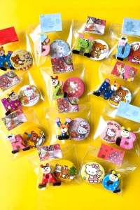 Gifts Special Unique Gifts Alphabet Paper Clip Kitty Pin Badge 43-44mm Buy 20 set free 1 set Birthday Door Gifts Teachers Day Youth Day Children Day