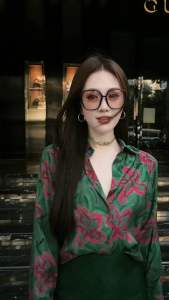 Áo sơ mi lụa Yenny dành cho nữ tay dài Hoa Đỏ Nền Xanh chất liệu lụa nhật thoáng mát nhẹ tênh