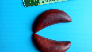 ไม้เสี่ยงทายคว่ำหงาย(งานไม้แท้) สูง3.5นิ้วราคาคู่ละ200บ. งานไม้แท้ เซ้งปวยไม้เสี่ยงทาย