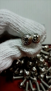 อารัตน์นอตซิ่ง น็อตM5×15(เบอร์8) สแตนเลส หัวแฉกกลึงลายก้นหอย ขัดเงา ราคาต่อ 1ตัว