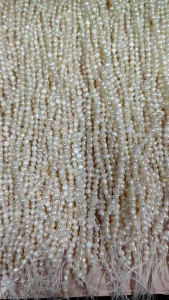 019.🌸ไข่มุกมินิบาร็อคจิ๋วแท้💯%ขนาดประมาน3-4มิลยาวเส้นละ12นิ้ว(ไม่มีตะขอ)🌸สินค้ามีพร้อมส่ง