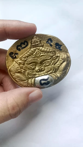 พระราหู อมจันทร์ พระอาจารย์กฤษณ์ กิตติญาโณ (อ.ตุ๋ย)   วัดนิมิตรโพธิญาณ อ.เพ็ญ  จ.อุดรธานี แจกทหารไป 3  จังหวัดชายแดนภาคใต้  จาร มือ