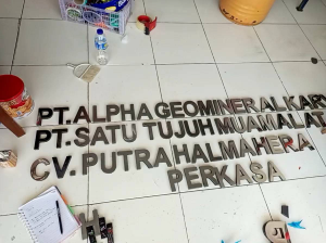 Hurup dan nomor rumah Stainles spon10cm