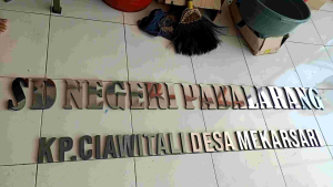 Hurup dan Nomor rumah Stainles spon 15cm