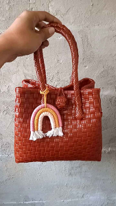 TAS ANYAMAN PLASTIK JALI MINI MERAH BATA TAS WANITA BAHAN PLASTIK