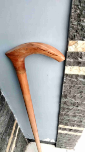 Tongkat Jalan Kayu Nagasari Motif Pipih Natural C18