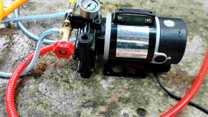 Máy bơm áp lực piston 220v 350w đầu hợp kim chỉnh áp cao cấp