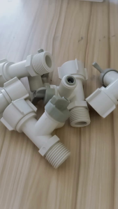 Bộ chia nước đầu vào( khẩu khoá nhựa) dây 6 máy lọc nước