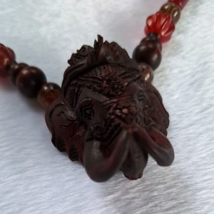 สร้อยคล้องพระเครื่อง ไม้พยุงหินมงคล