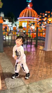 พร้อมส่ง ลายกระดูก เสื้อแขนยาวพร้อมกางเกงขายาวสำหรับเด็