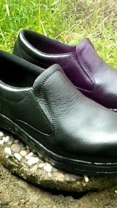 sepatu safety kiing kulit aslli ujung besi sole karet