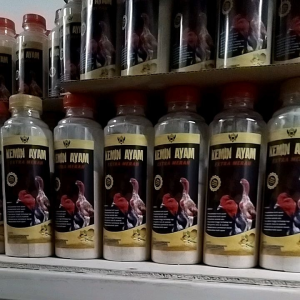 KEMIN BADAN 250ML EXTRA MERAH untuk kulit ayam supaya merah merona.oleskan pada bagian kulit yang tidak tertutup bulu.serti ketiak.leher dan dada ayam.selamat mencoba