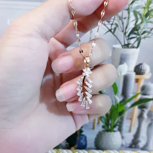 Kalung Daun Permata Kristal Diamond Titanium Rosegold Mewah