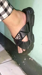 Sandal wanita wedges karet jelly tebal 3 cm empuk dan lentur