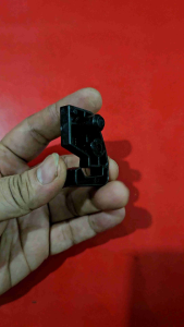 STOPER / DUDUKAN ENGSEL PINTU KULKAS POLYTRON ORIGINAL 45X35CM