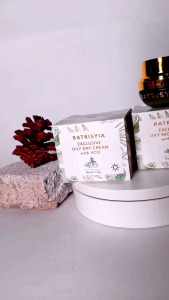 BATRISYIA EXCLUSIVE OILY DAY&NIGHT CREAM - Efektif dan sangat cocok untuk kulit berminyak dan berjerawat. Dengan formulasi bahan-bahan terbaik menjadikan kulitmu sehat bebas jerawat dan berminyak.