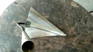 Cangkul Segitiga untuk Berkebun