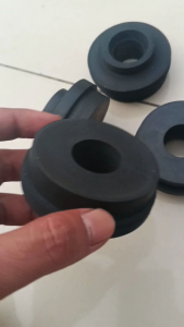 Karet Stabil Strutbar Depan Hiace Commuter Custom 1Set 4Pcs