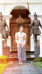 KEBAYA MODERN JANGGAN PUFFY LENTERA KEBAYA WISUDA KEKINIAN MEWAH