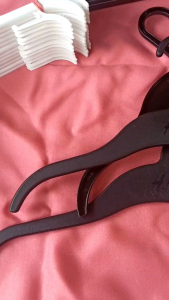 Hanger H&M: Pilihan Terbaik untuk Pakaian Anda