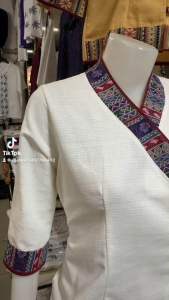 เสื้อพื้นเมืองผู้หญิงแต่งเทปผ้าทอป้าย