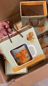 เซ็ตแก้ว+ช้อน ลายภาพวาดของแวนโก๊ะ ลายลิขสิทธิ์ อยู่ในกล่องอย่างหรูสามารถนำไปเป็นของฝากของขวัญ