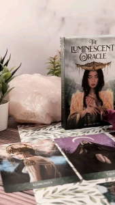[HÀNG SẴN AUTHENTIC] Bộ bài The Luminescent Oracle - Ana Neves (US Games) Gồm 44 lá kèm hướng dẫn thông điệp khai mở tính nữ thiêng liêng