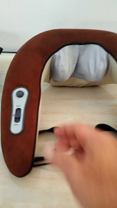 Máy massager thư giãn cổ vai gáy Hikawacho Palmo EM-004 hàng si Nhật