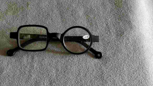 AS029 แว่นสายตายาว แว่นตาอ่านหนังสือ แว่นตากลมเหลี่ยม (ขารู) แว่นสายตาแนววินเทจ แว่นสายตายาวแปลก