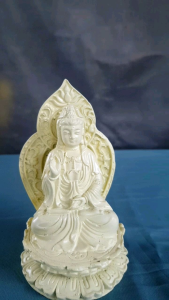 Tượng Quan Âm Bồ Tát ngồi trên đài sen đế tròn cao 13cm