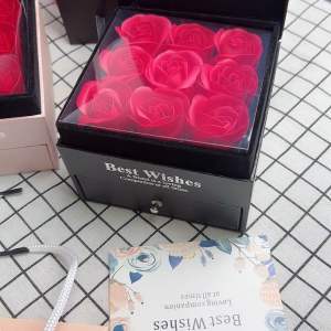 🔥 กล่องของขวัญวาเลนไทน์ Valentine สุดหรู ดอกไม้ มีสร้อยคอ คอแนะนำ ที่ดินเตอร์ไปยังคุณ หรือสั่งอาหารไปยังคุณ