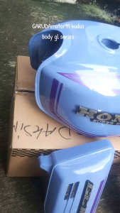 tangki tengki gl 100 body gl 125 gl cepek tangki bensin impor pres pabrikan set cover aki dan sudah striping emblem set derail origianal baru bagus