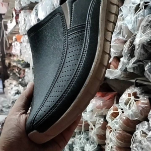 Sepatu Karet 700 & Sepatu Pria Terlaris: Karet Mentah, Sepatu Atletik, dan Aktivitas Outdoor