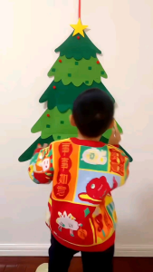 Cây Thông Noel Vải Dạ Dán Tường Cho Bé Thỏa Sức Sáng Tạo