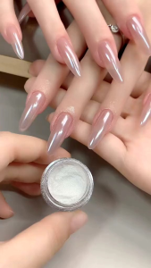 Bột tráng gương nail màu Trắng trong phối được trên nhiều nền màu khác nhau