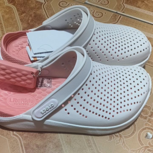 พร้อมส่ง รองเท้าลำลองแฟชั่น สไตล์ Crocs  Literide - ของแฟชั่น คุณภาพ สามารถส่งไปยังบ้านได้ง่าย!