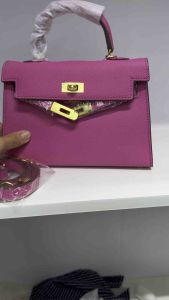 Túi Quai Xách Nữ Tag Vàng Sang Trọng Màu Hồng Fuchsia